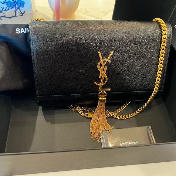 YSL
KATE MEDIUM TASSEL IN GRAIN DE POUDRE EMBOSSED LEATHER - Picture 9 of 16